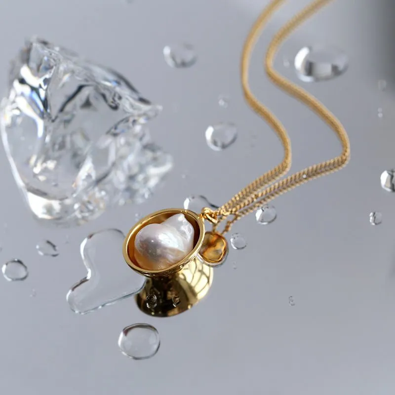 Baroque Shaped Pearl Oval Pendant Necklace