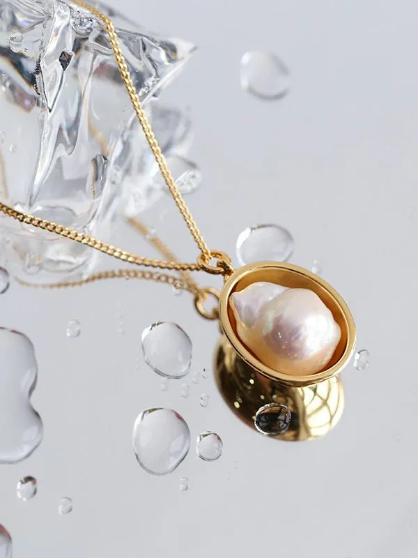 Baroque Shaped Pearl Oval Pendant Necklace