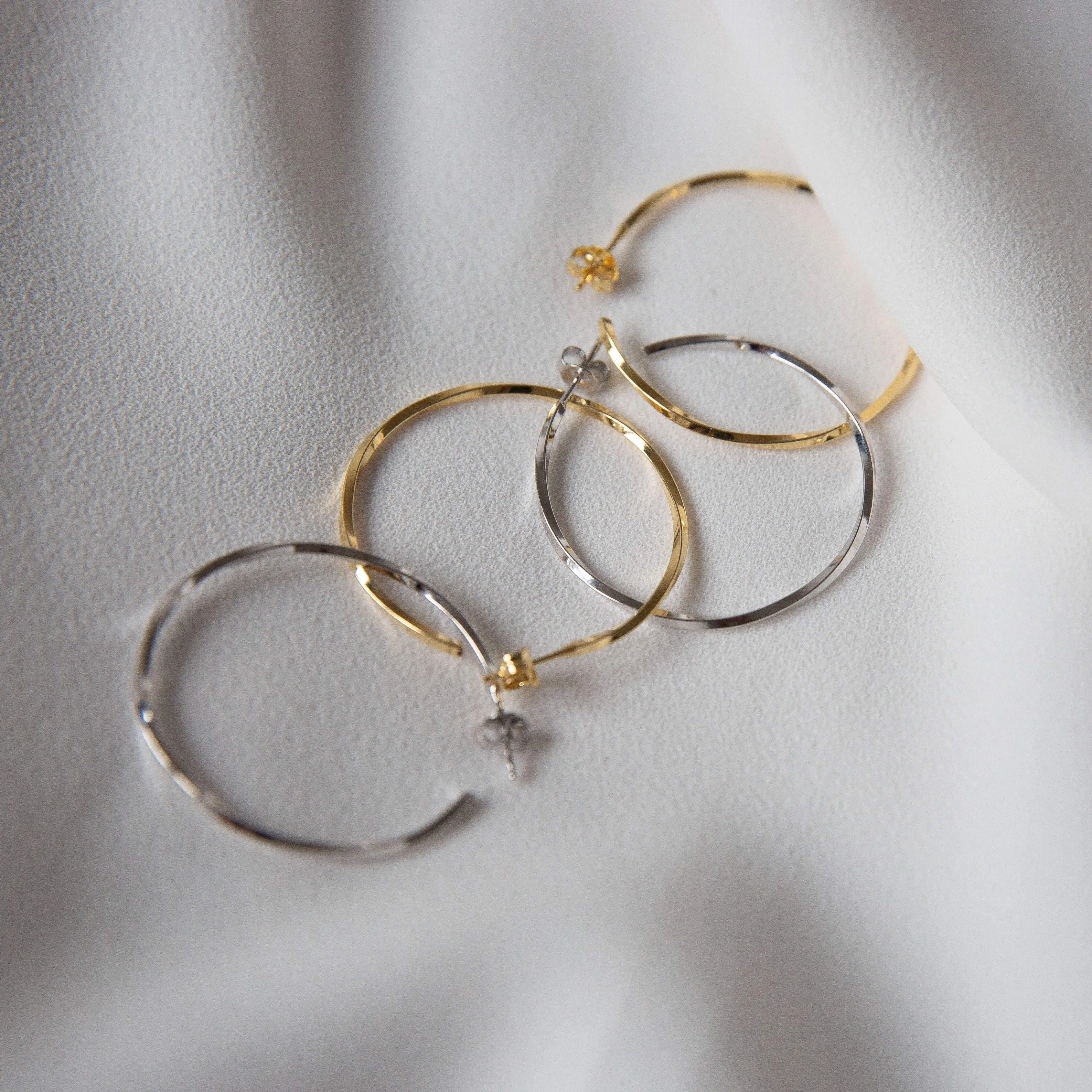 Delicate Twist "Lago di Como" Hoop Earrings - Small