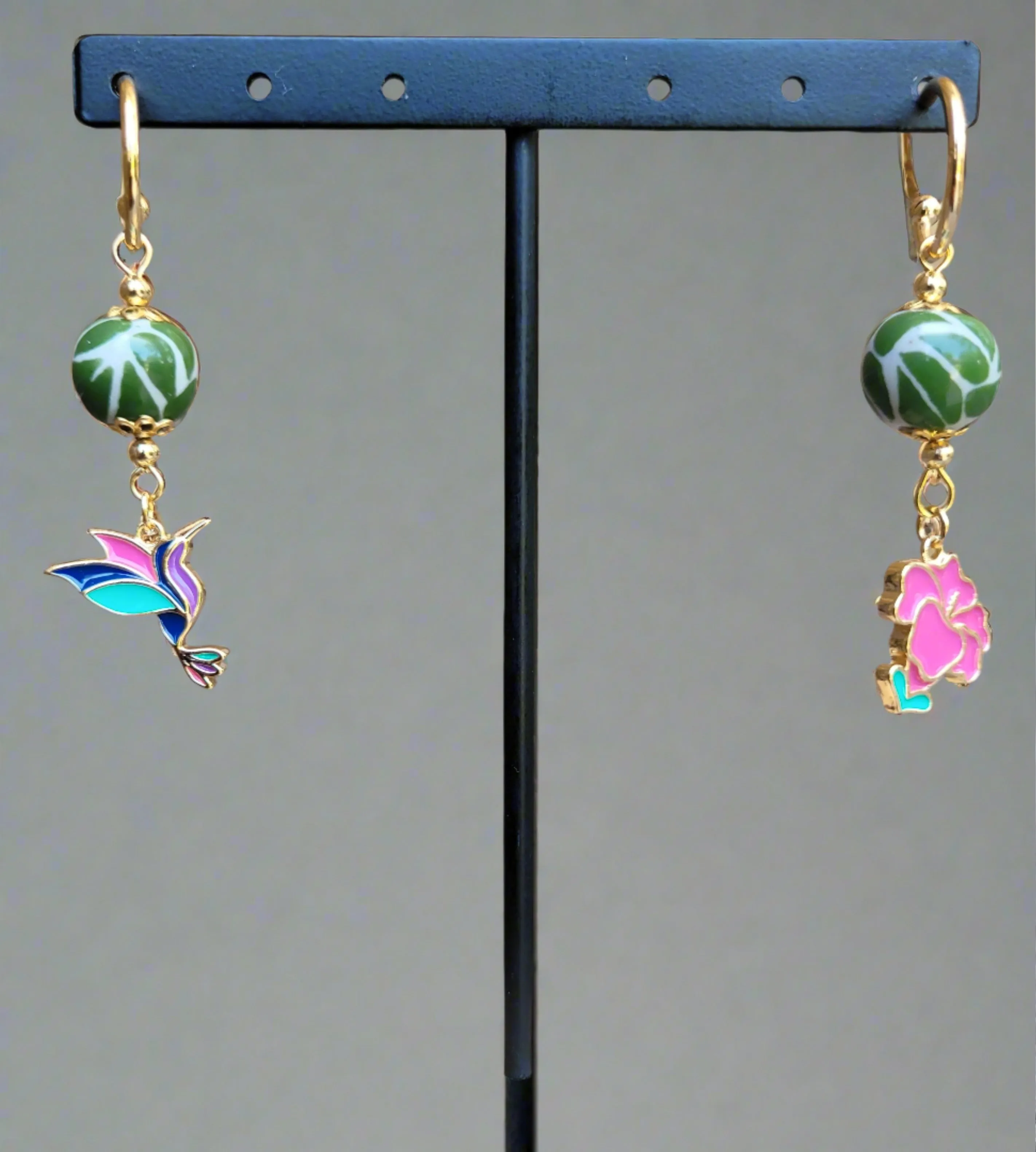 Green Humming bird and🌸 earrings