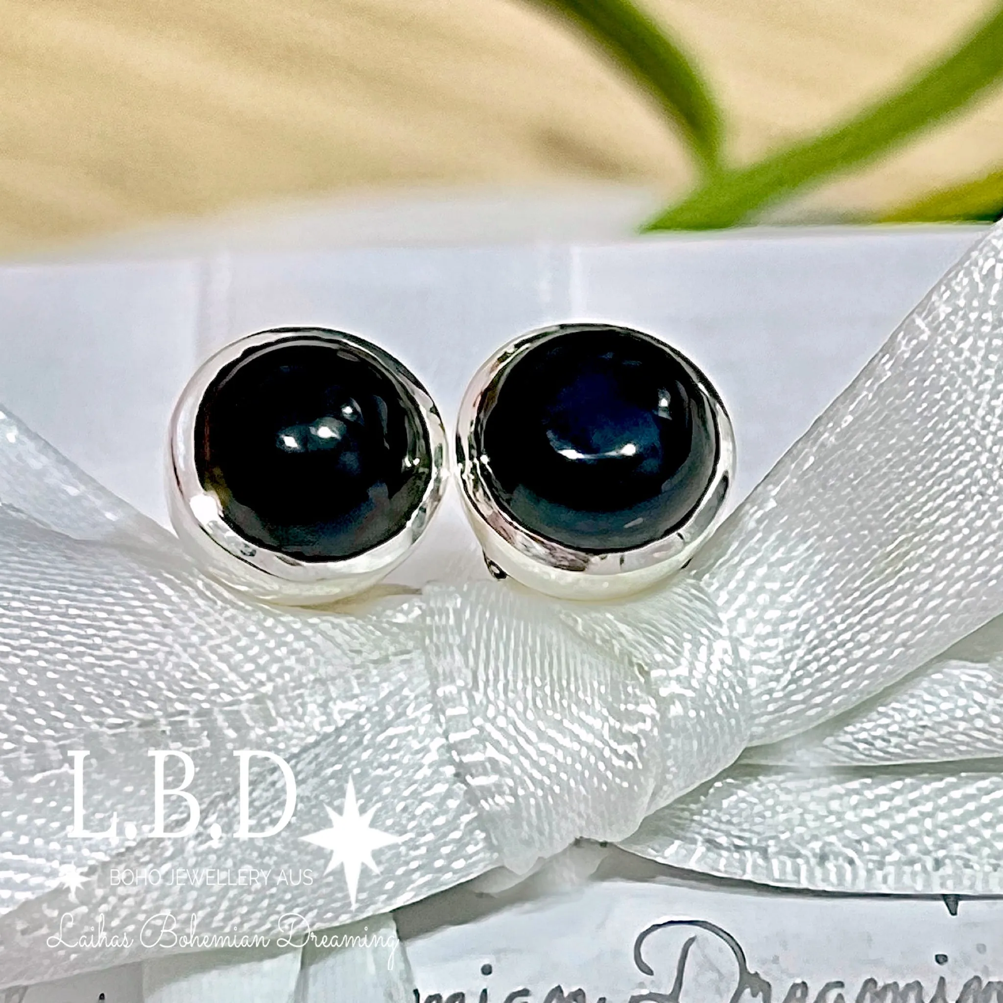 Laihas Classic Round Onyx Stud Earrings