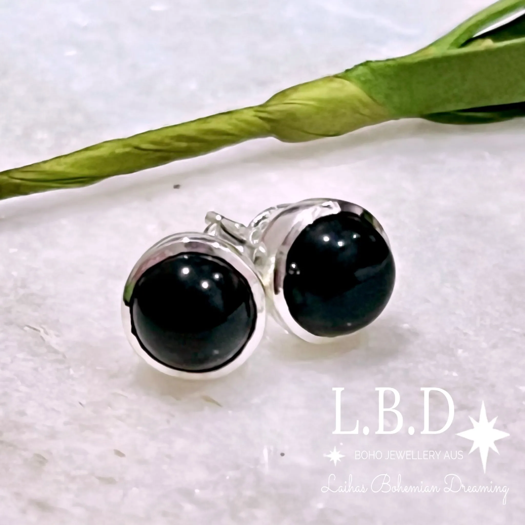 Laihas Classic Round Onyx Stud Earrings