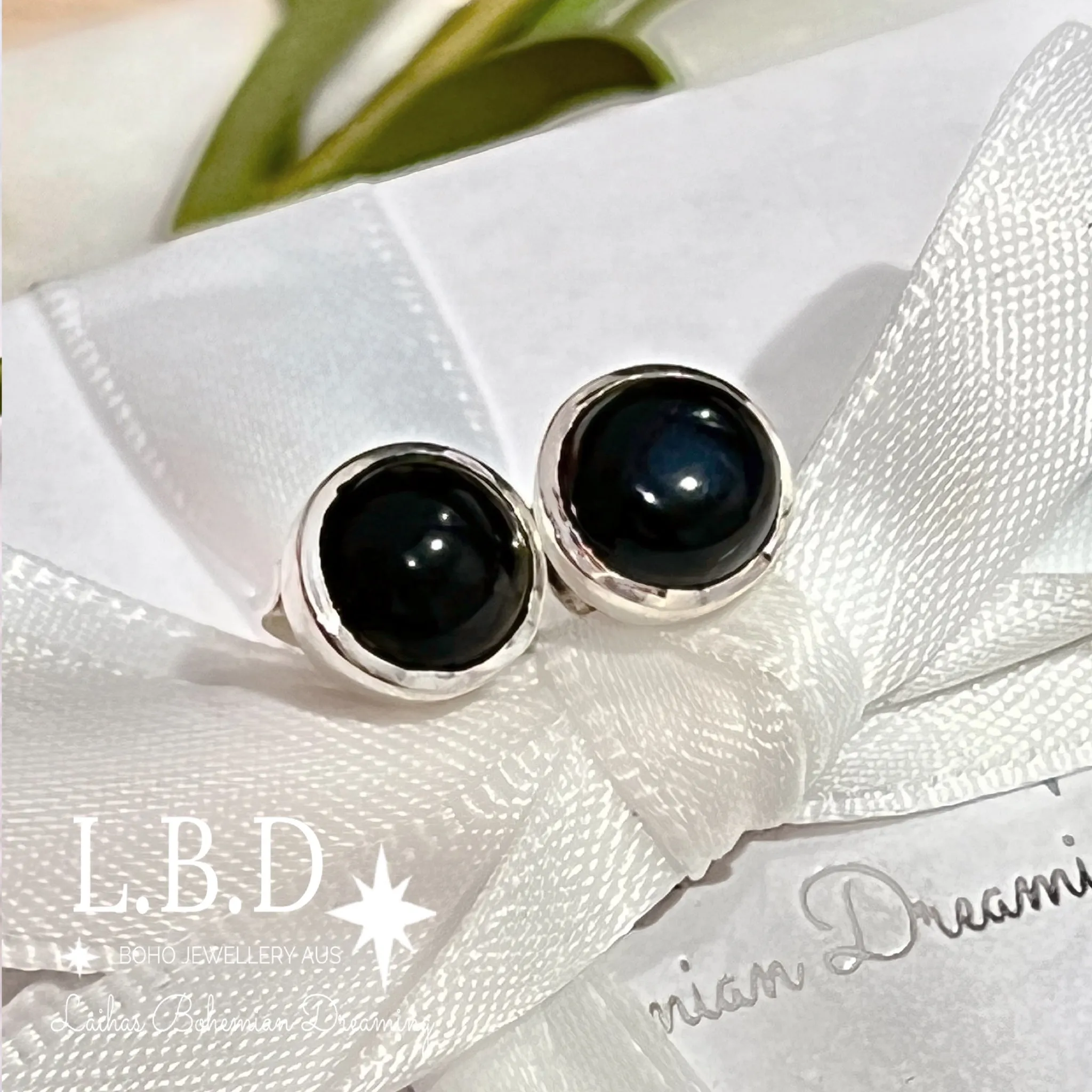 Laihas Classic Round Onyx Stud Earrings