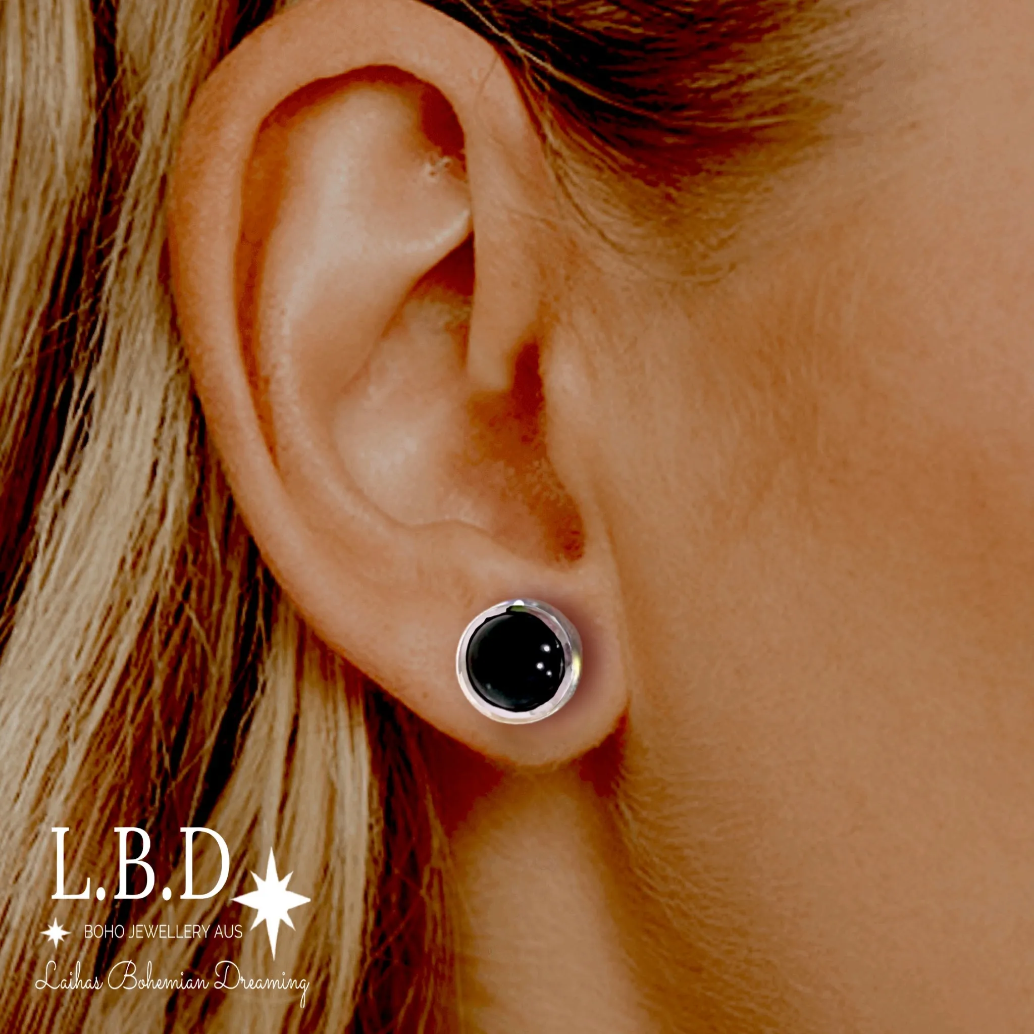 Laihas Classic Round Onyx Stud Earrings