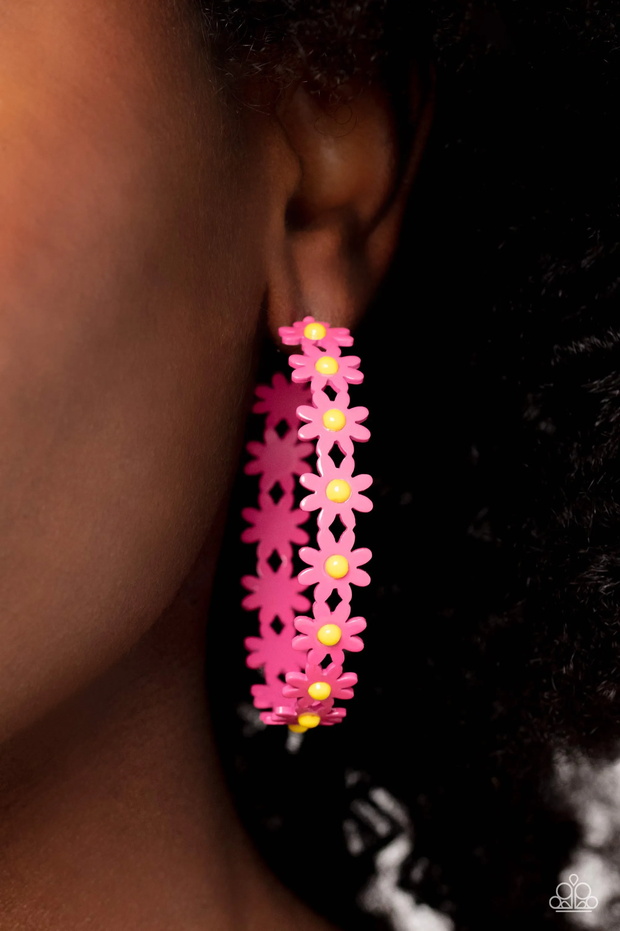 Paparazzi Daisy Disposition - Pink Earrings