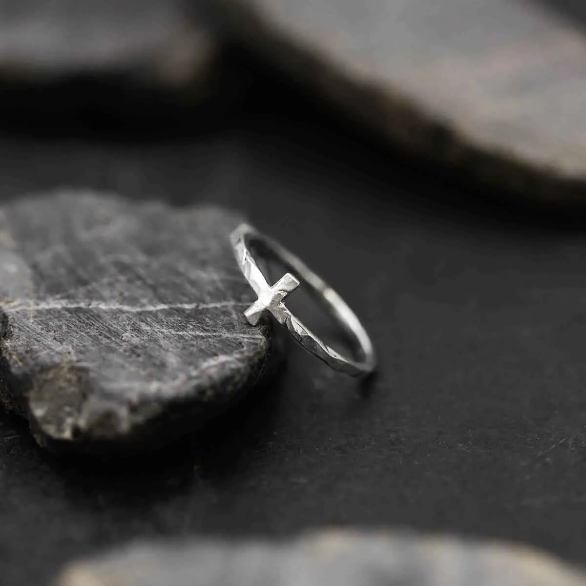 Simple Hammered Cross Ring [Sterling Silver]